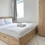 Cozy Apartment Near Prague Centre